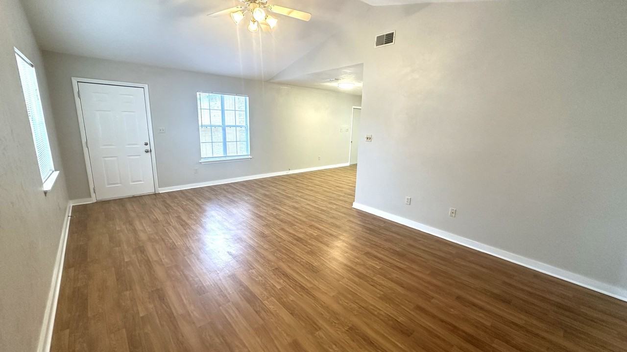 4239 Red Oak Dr - Photo 3 of 20