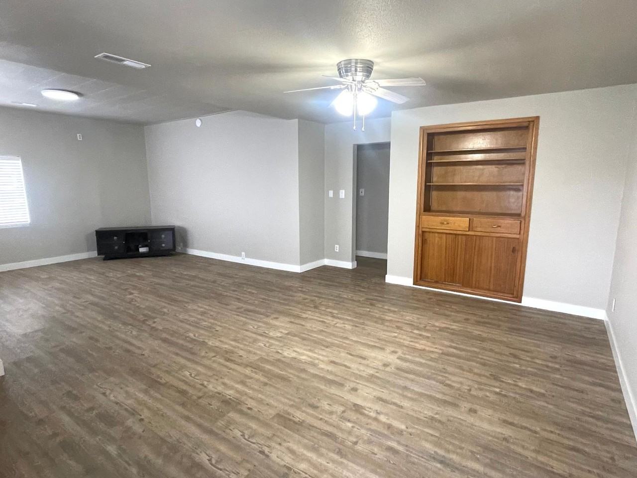 536 W Grand Ronde Ave - Photo 6 of 19