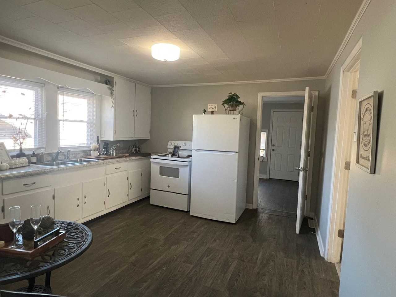 417 E Rice St - Photo 2 of 11