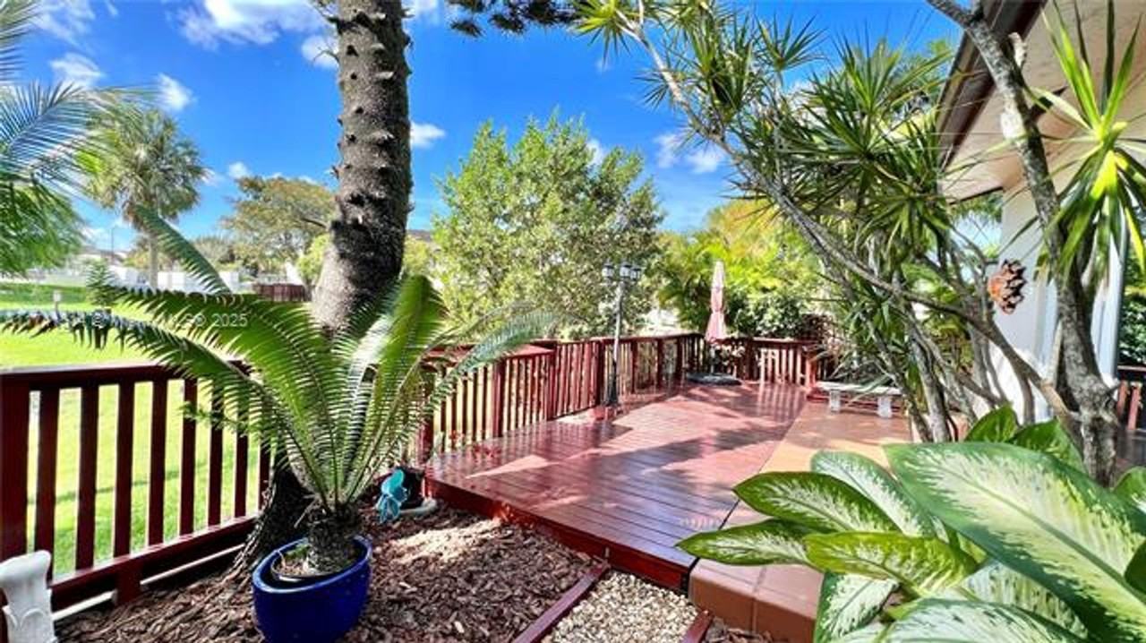 616 Nw 97th Pl #0 - Photo 2 of 27