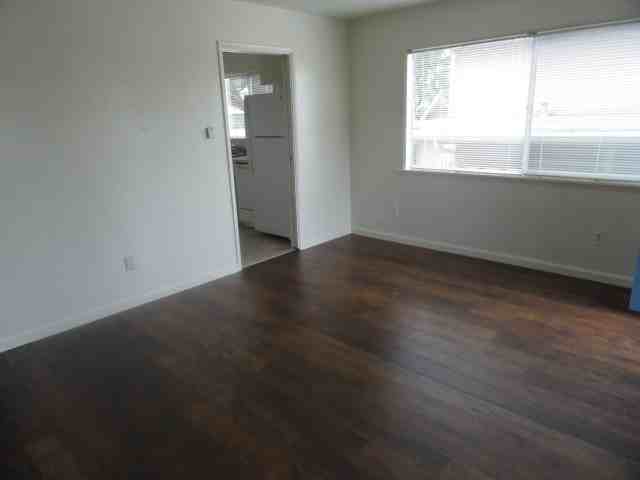 210 10th St - Photo 3 of 9