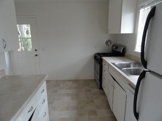 210 10th St - Photo 4 of 9