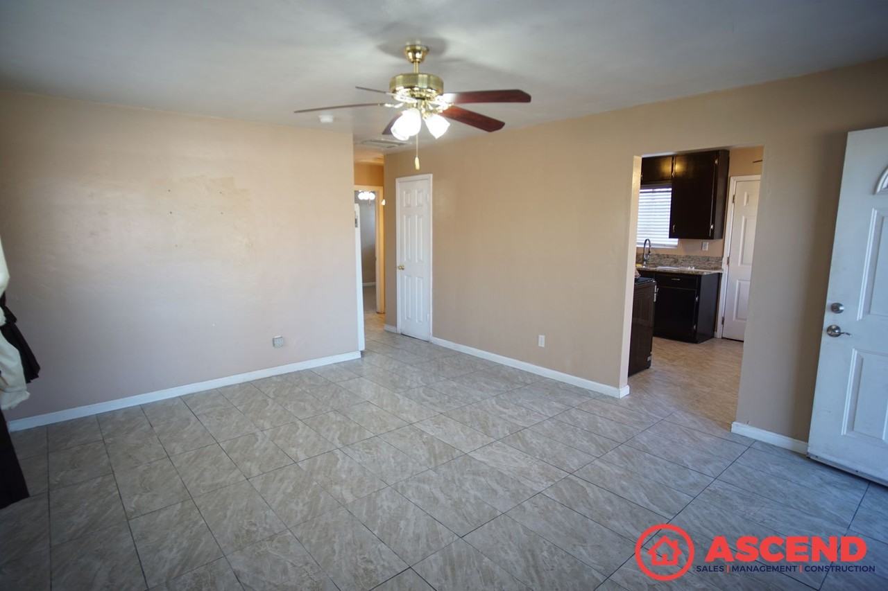 449 California Ave - Photo 2 of 10