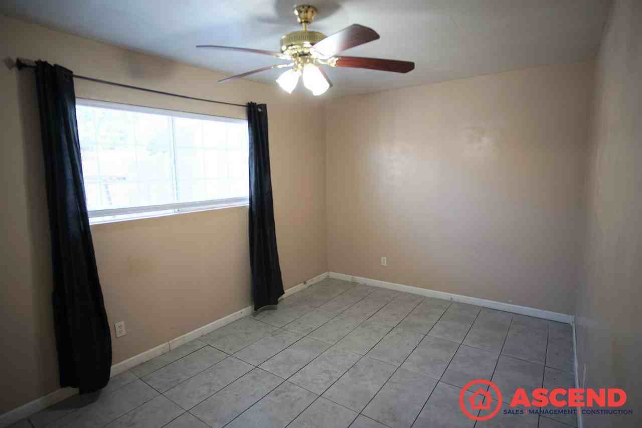 449 California Ave - Photo 7 of 10