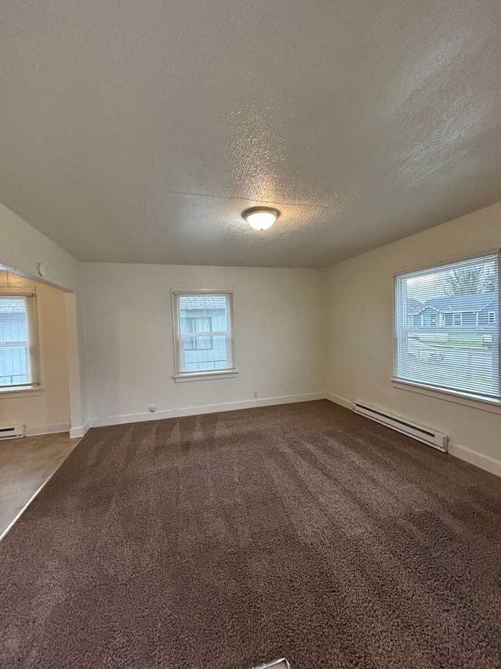 340 24th Ave - Photo 2 of 15