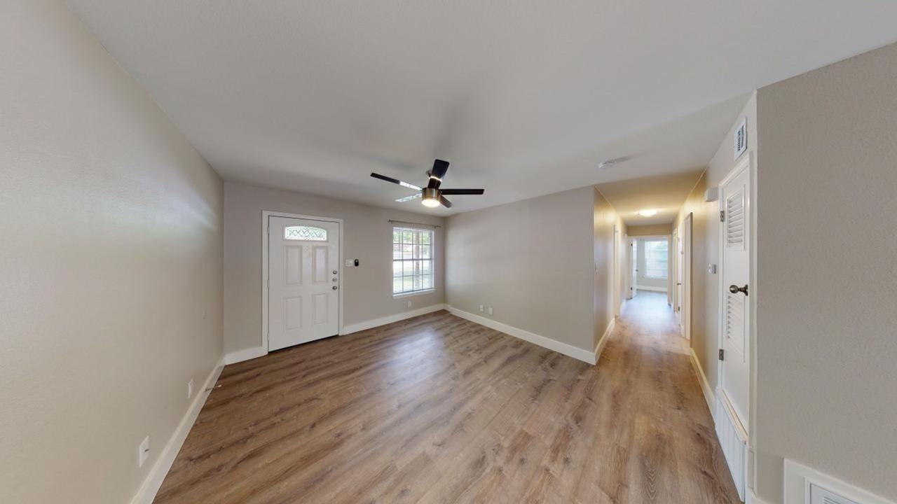 8700 Parkfield Dr - Photo 7 of 23