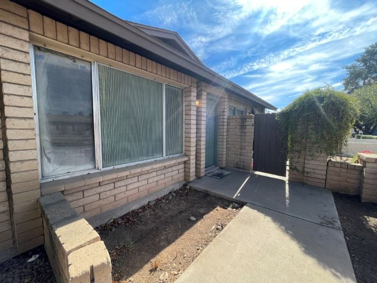 3407 S Hardy Dr - Photo 2 of 14