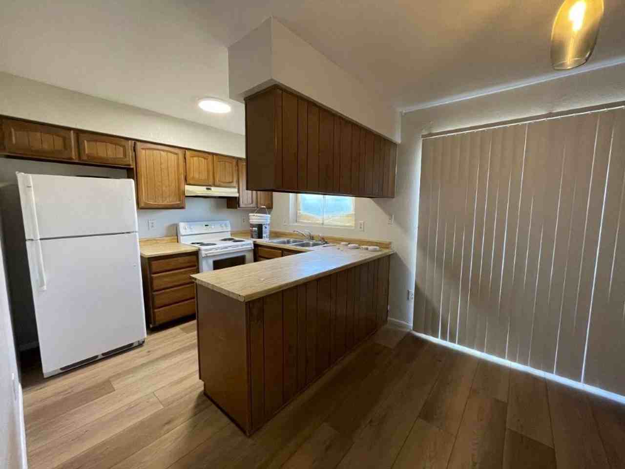 3407 S Hardy Dr - Photo 4 of 14