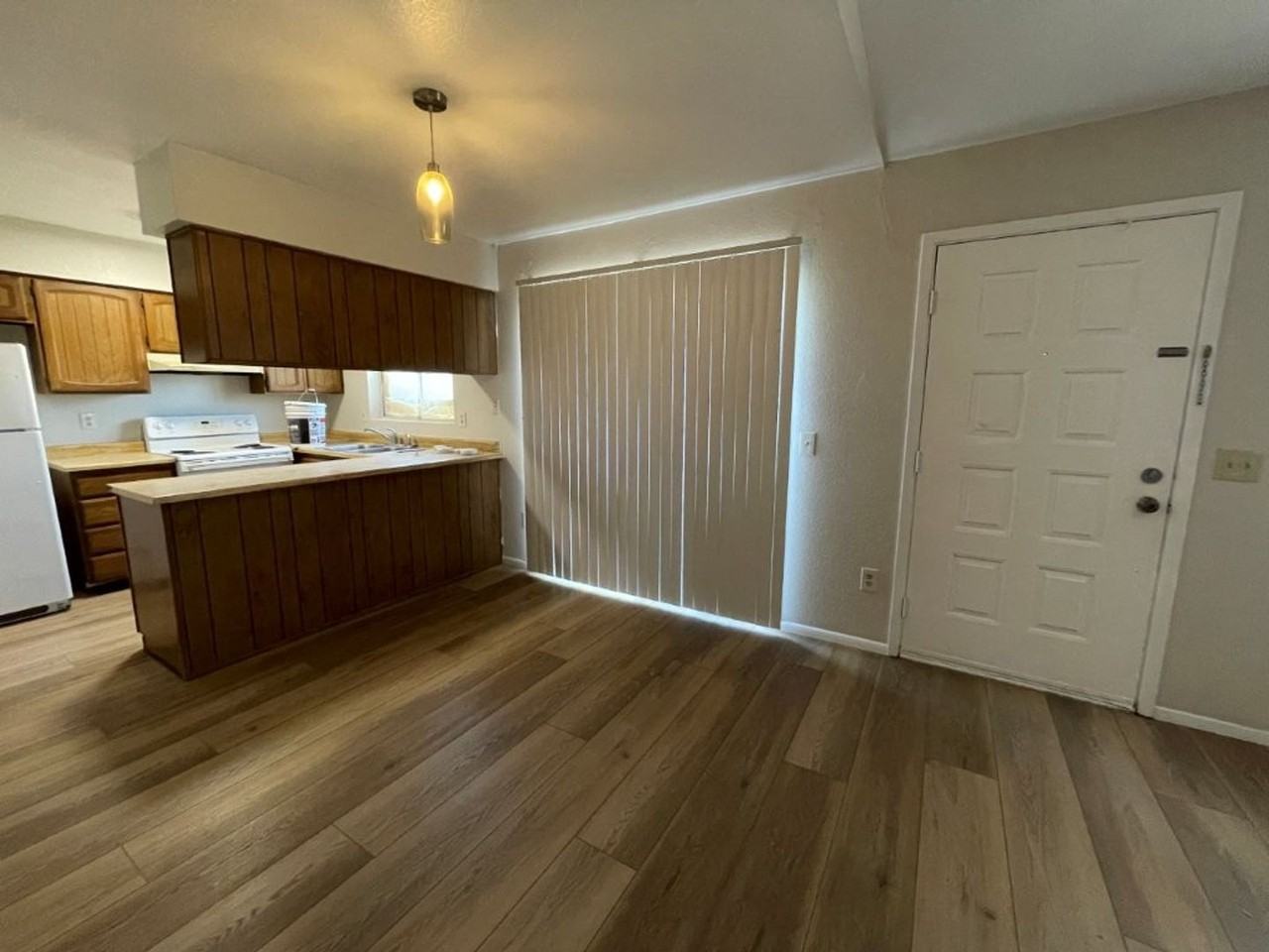 3407 S Hardy Dr - Photo 5 of 14