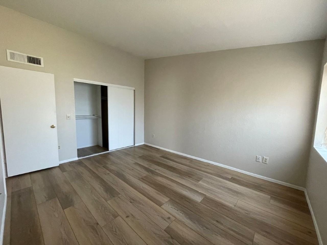 3407 S Hardy Dr - Photo 7 of 14