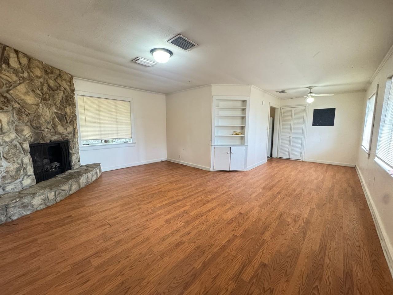 1009 Lee Ave - Photo 2 of 14