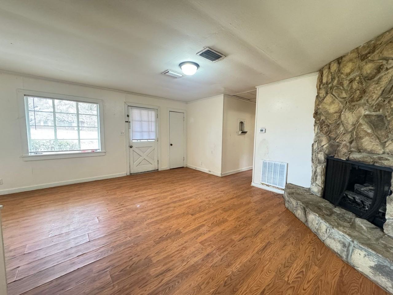 1009 Lee Ave - Photo 4 of 14