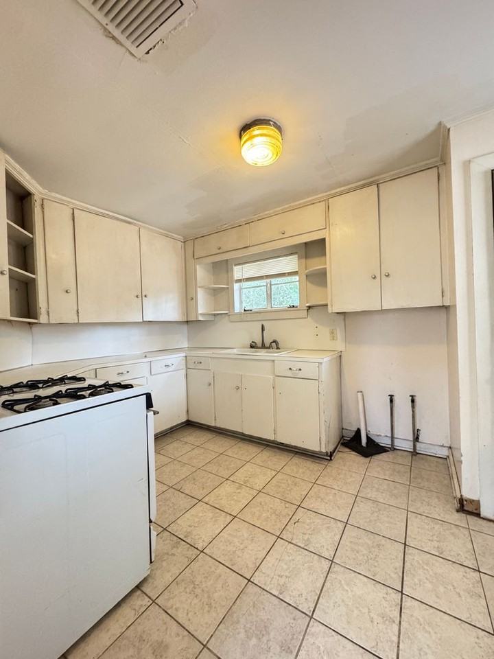 1009 Lee Ave - Photo 7 of 14