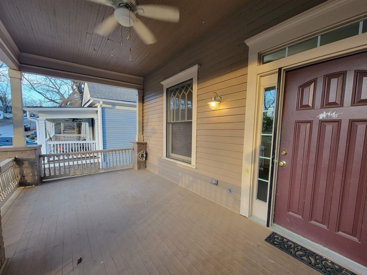 736 Queen St Sw - Photo 2 of 17