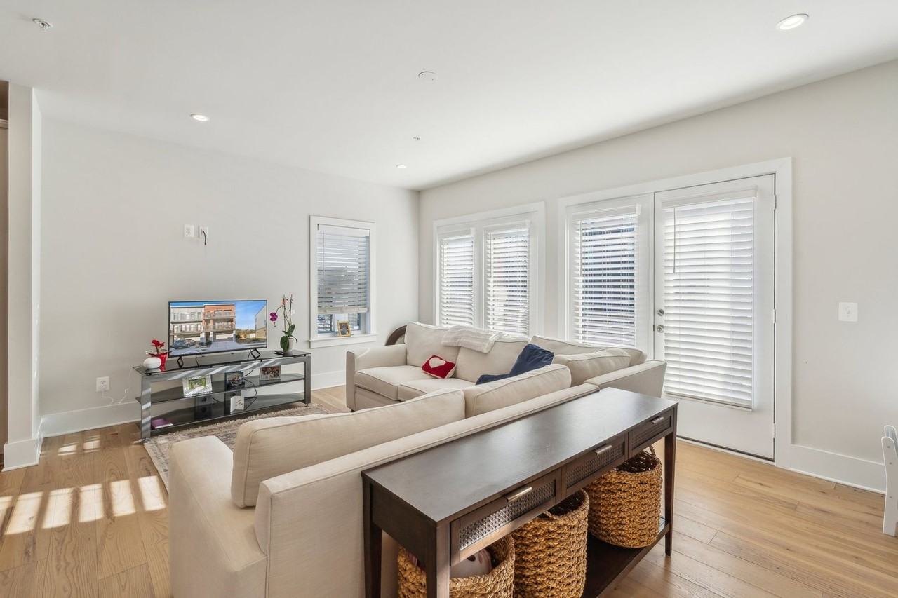 20061 Old Line Ter - Photo 3 of 35