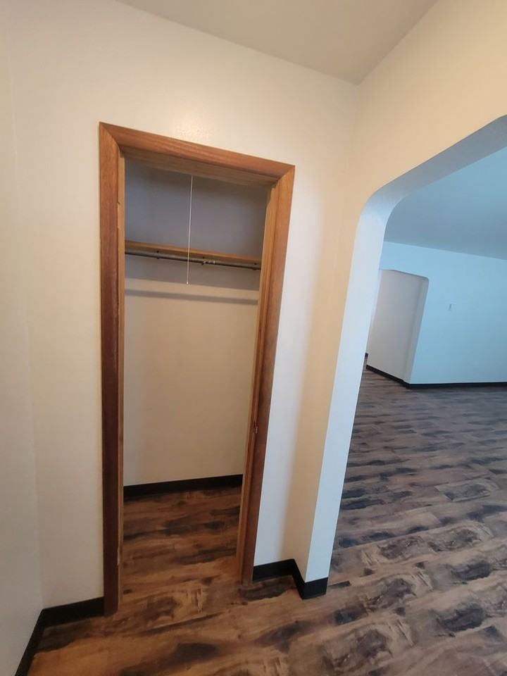 530 N Warren Ave - Photo 3 of 28