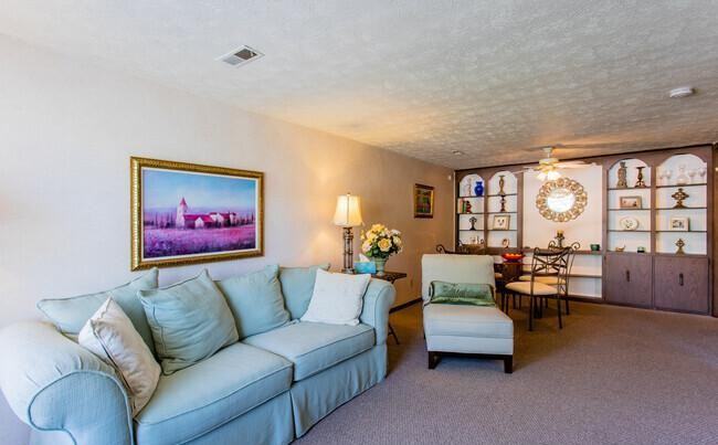 3356 Meadowood Dr - Photo 4 of 8