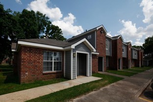 3322 Yellowstone Blvd - Photo 1 of 1