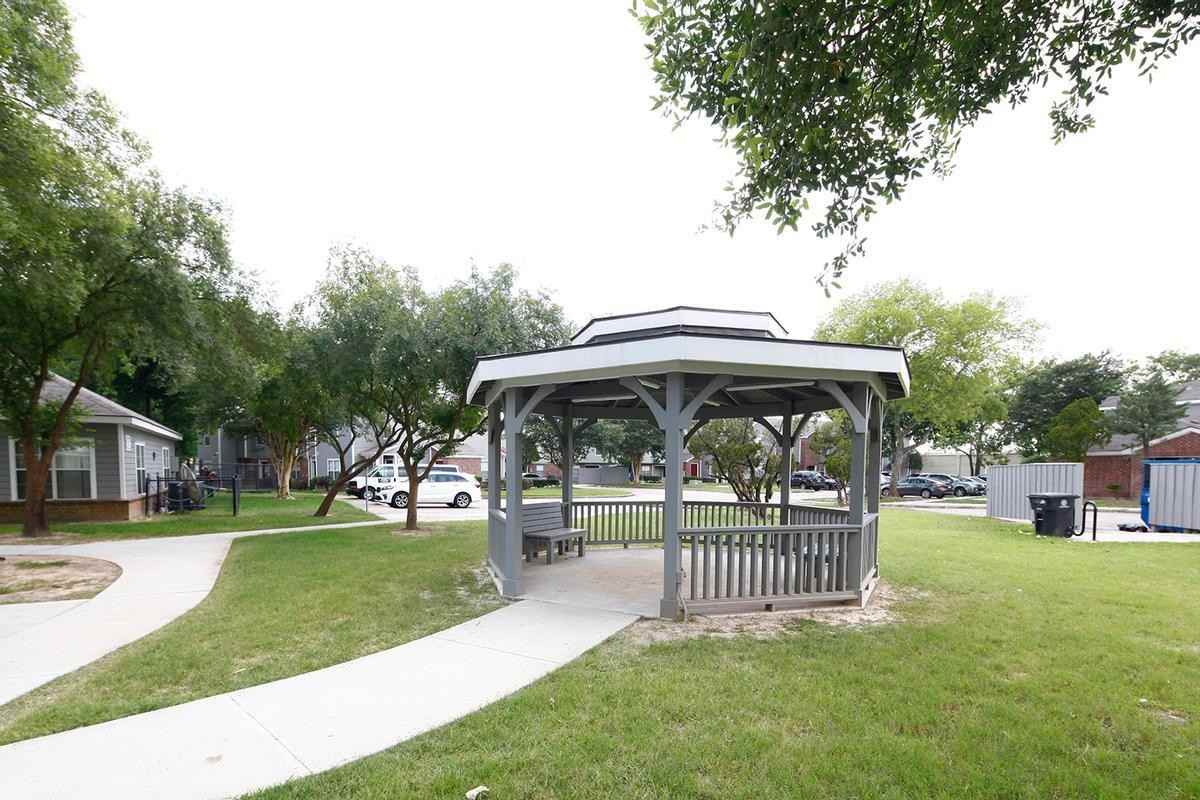 3322 Yellowstone Blvd - Photo 7 of 15