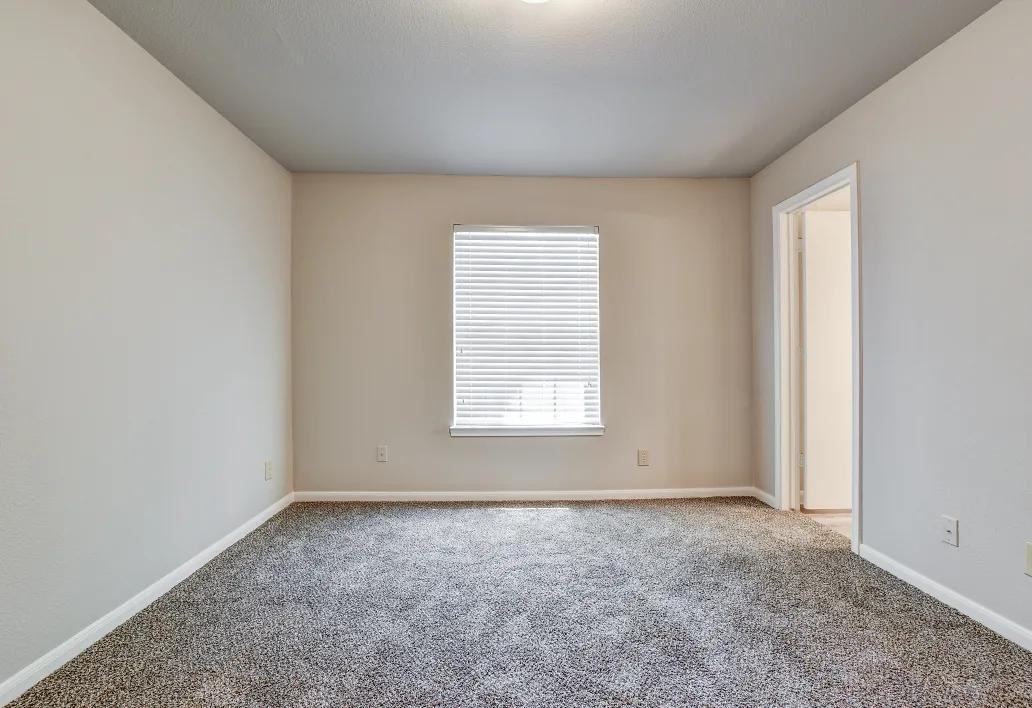 3322 Yellowstone Blvd - Photo 4 of 15