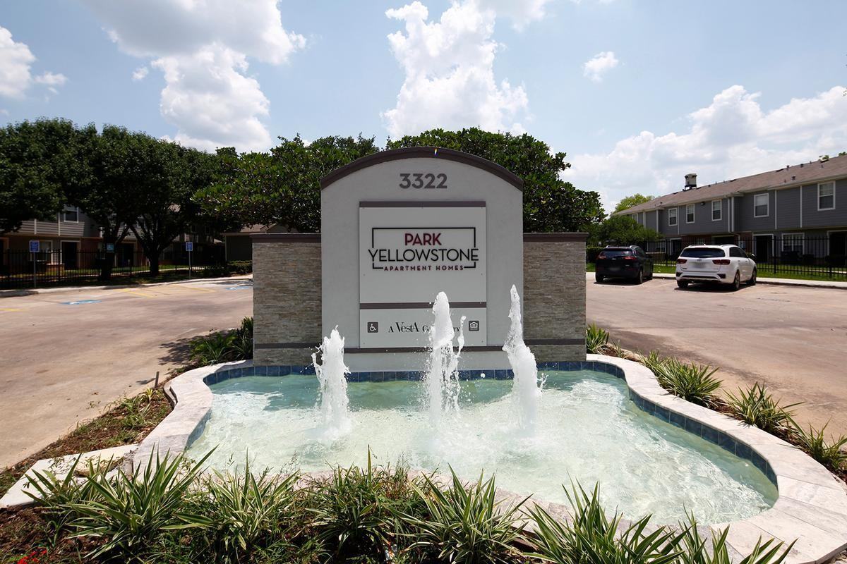 3322 Yellowstone Blvd - Photo 2 of 15