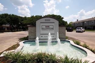 3322 Yellowstone Blvd - Photo 1 of 1
