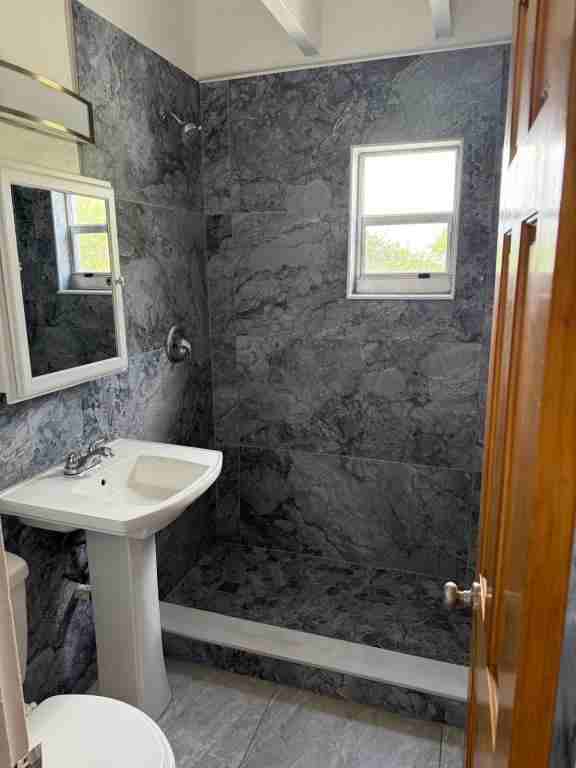 715 7th St - Photo 3 of 5