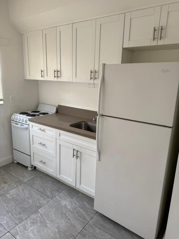 715 7th St - Photo 4 of 5