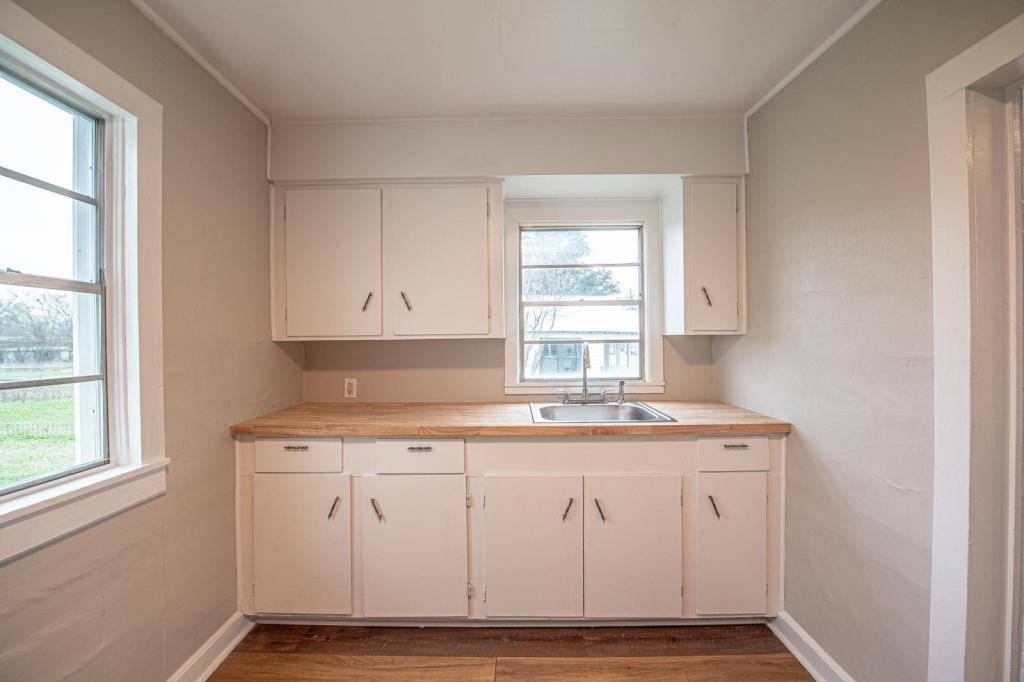 1608 W Highway 21 - Photo 3 of 24