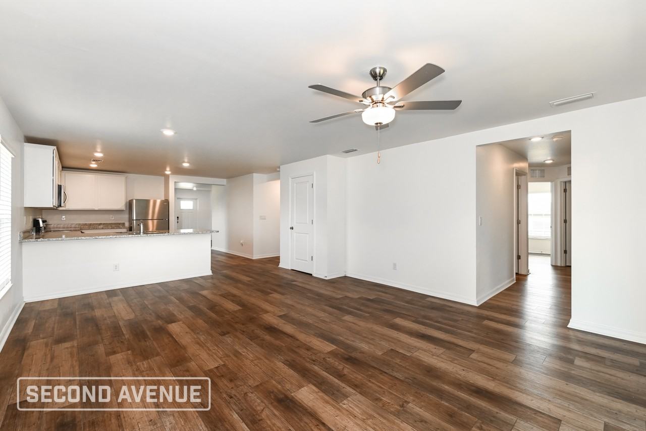 1818 Ne 23rd Ave - Photo 4 of 26