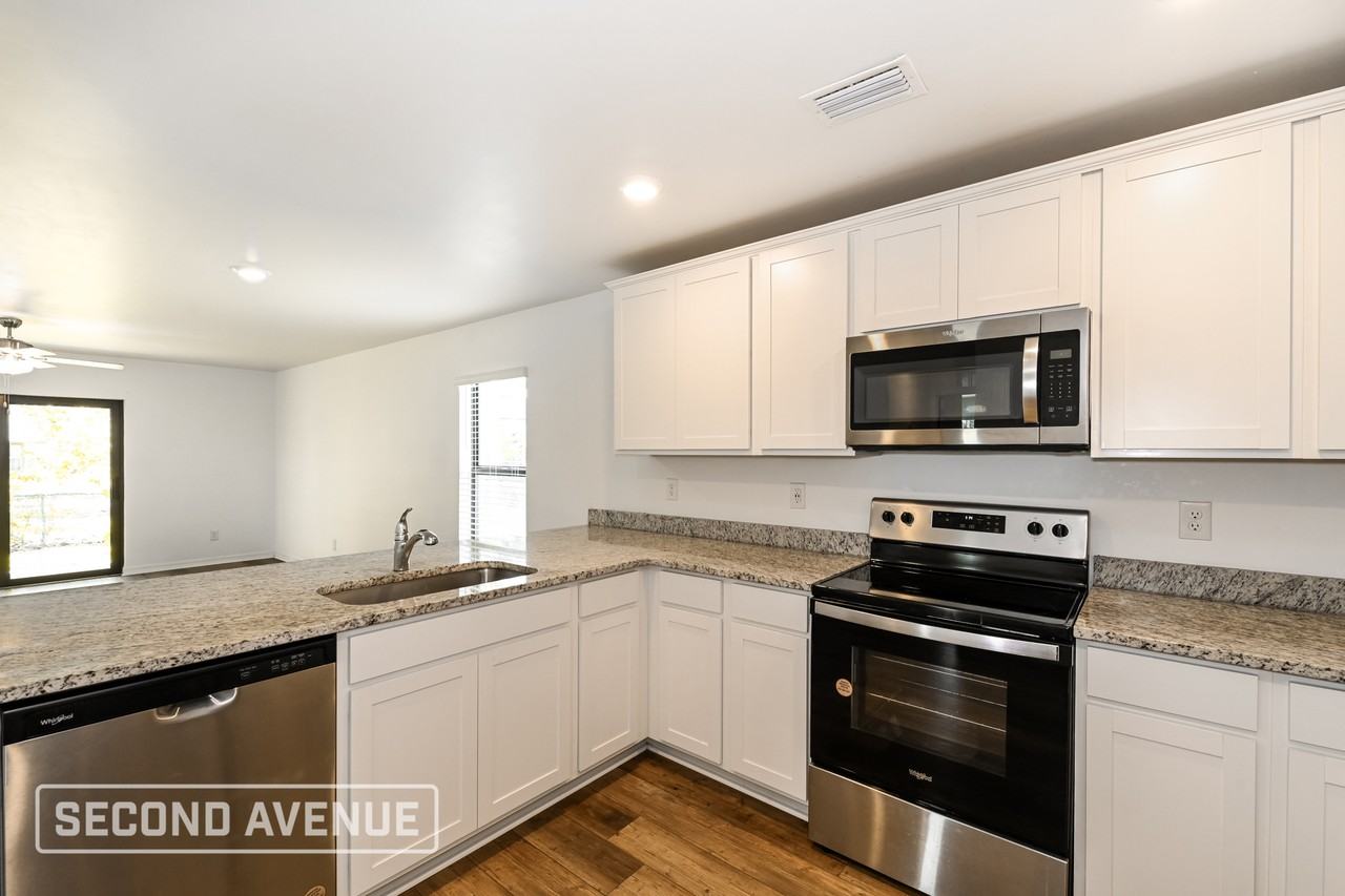 1818 Ne 23rd Ave - Photo 5 of 26