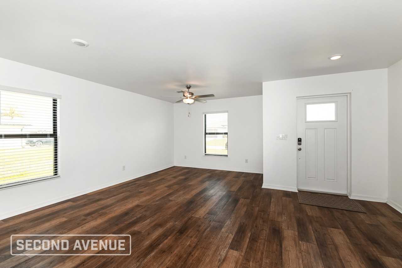 1818 Ne 23rd Ave - Photo 6 of 26