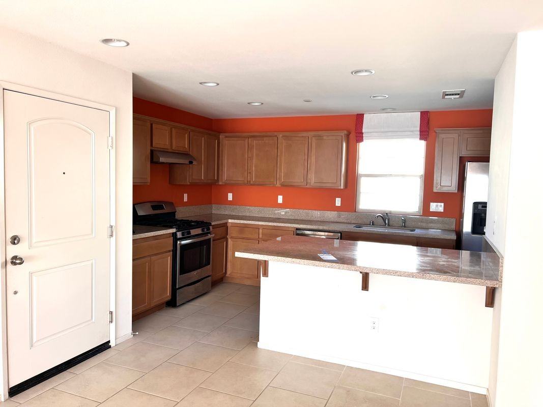 1395 Sunset Pl - Photo 2 of 11