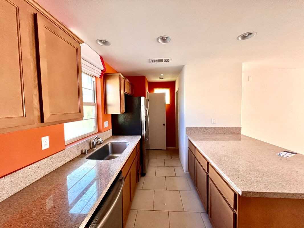 1395 Sunset Pl - Photo 3 of 11