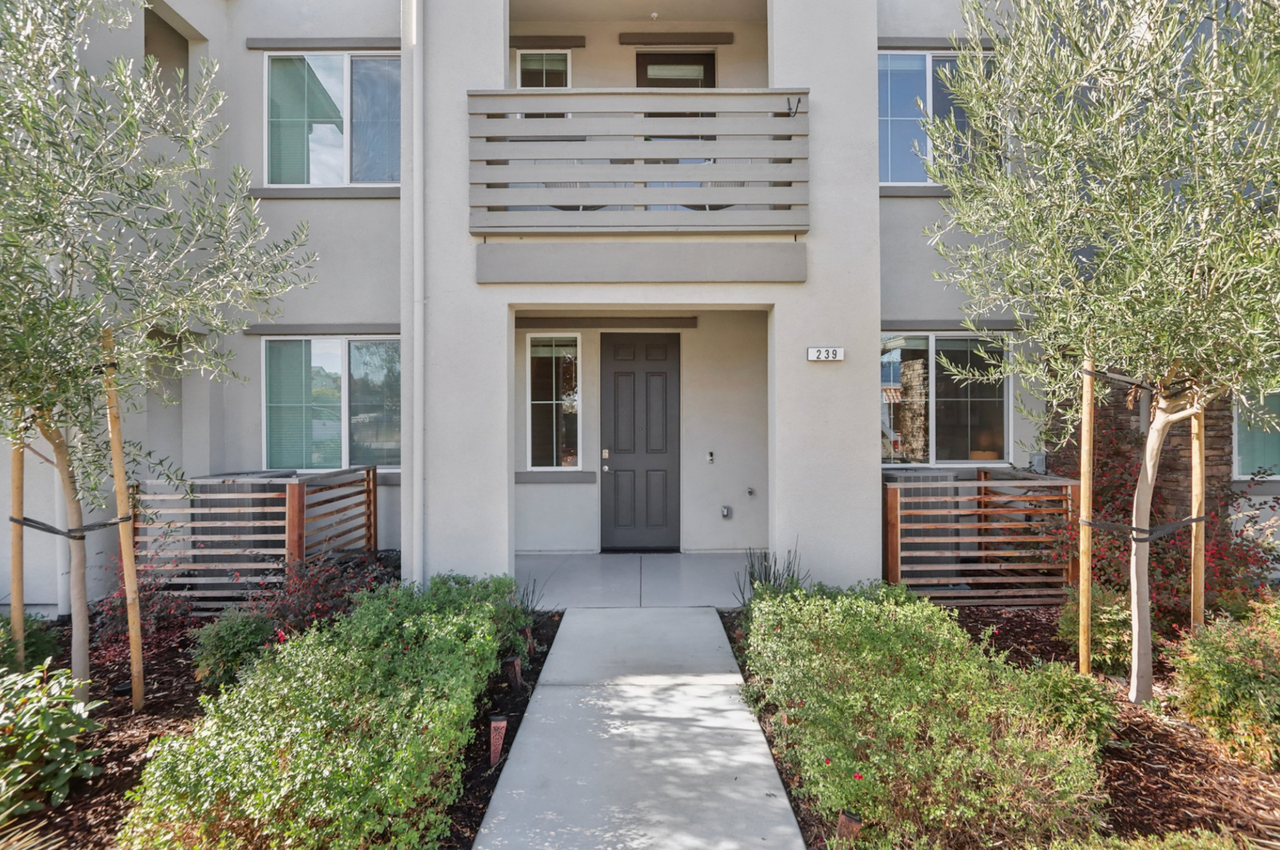 239 North N Street - Photo 2 of 28