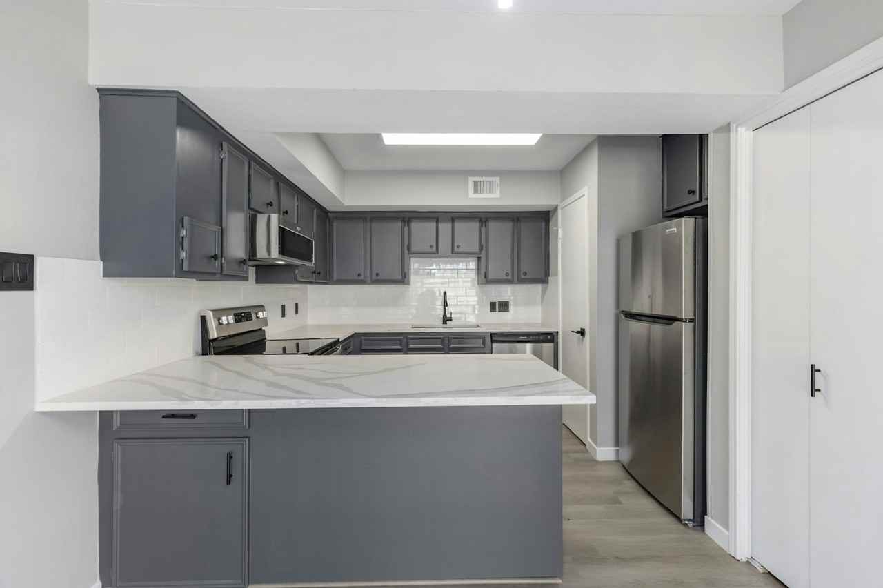 2226 Nantucket Drive - Photo 7 of 46