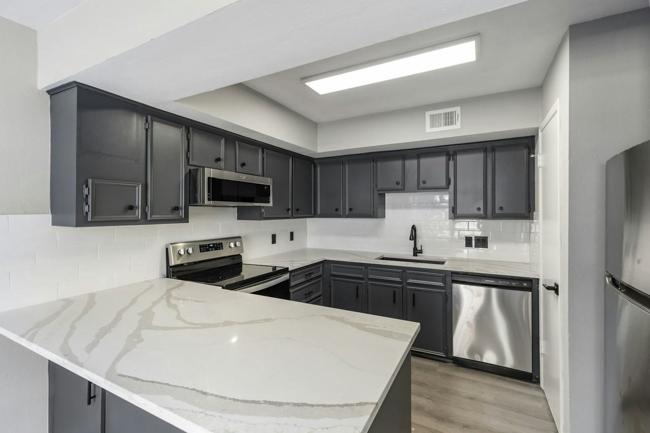 2226 Nantucket Drive - Photo 3 of 46