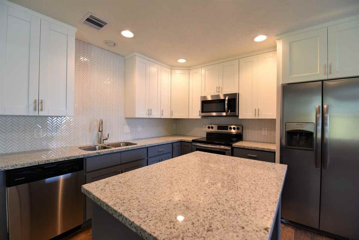 208 N 5th St #B - Photo 4 of 14