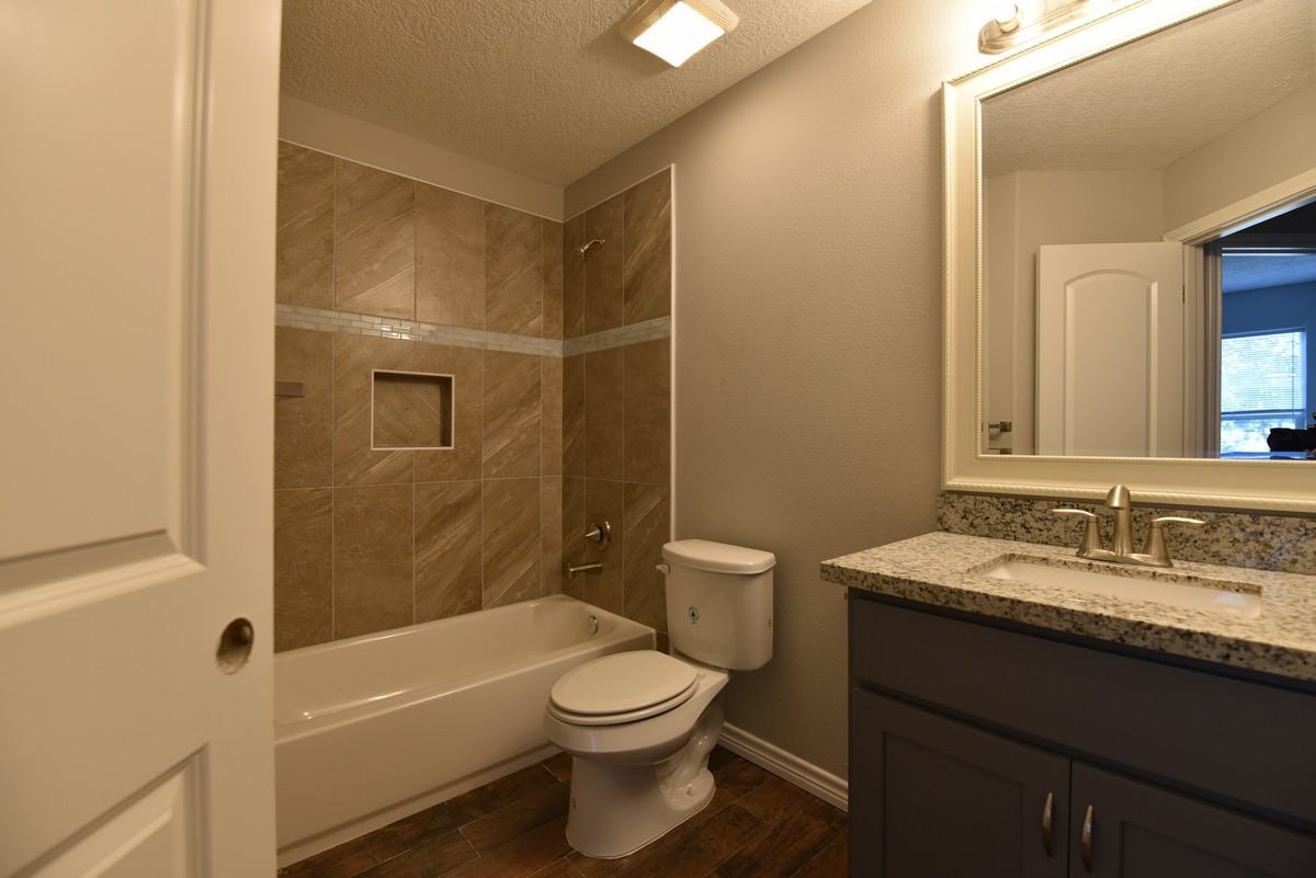 208 N 5th St #B - Photo 5 of 14