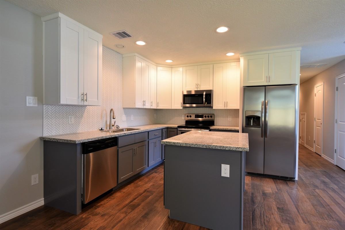 208 N 5th St #B - Photo 3 of 14