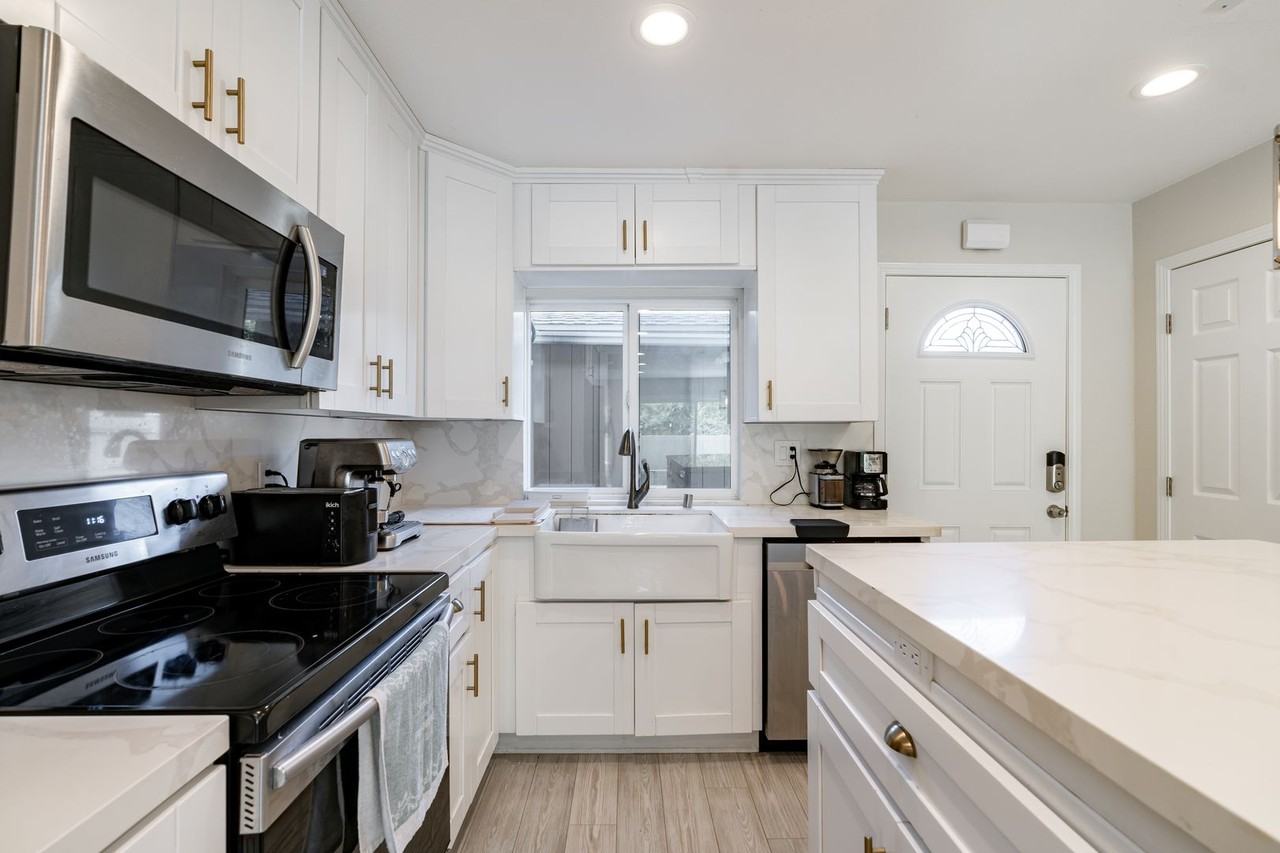 277 Countrywood Ln - Photo 3 of 25