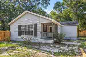featured image of 698 Persimmon St