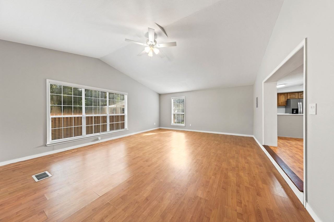 698 Persimmon St - Photo 5 of 27