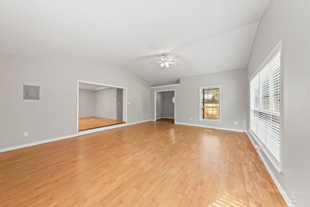 698 Persimmon St - Photo 6 of 27