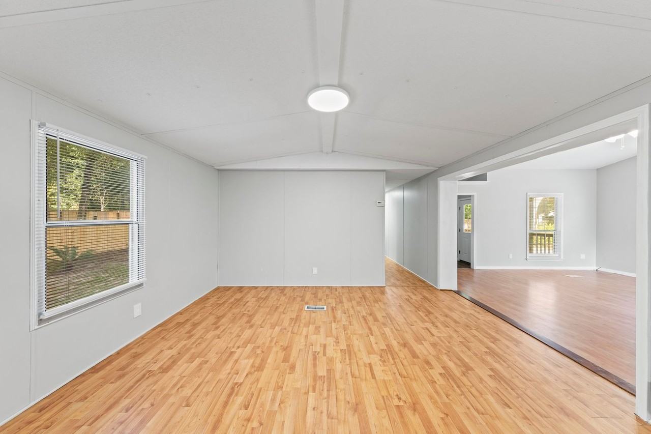 698 Persimmon St - Photo 7 of 27