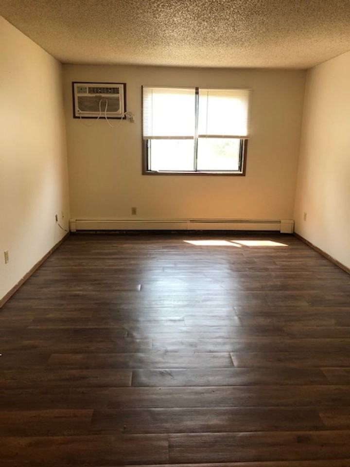 1305 Sunset St - Photo 5 of 9