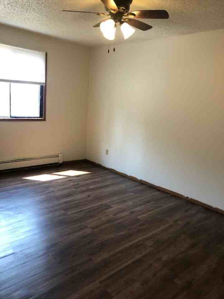 1305 Sunset St - Photo 7 of 9