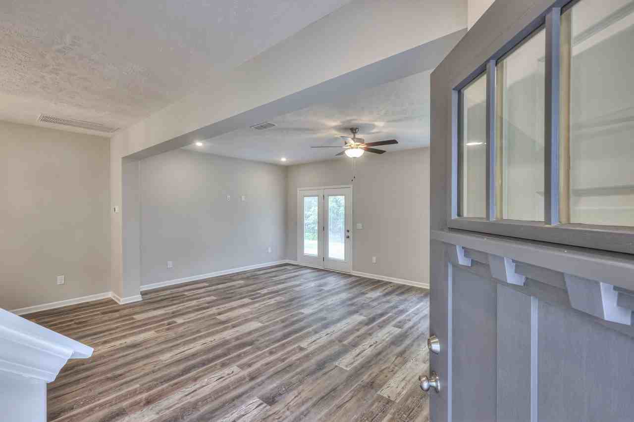 230 Creek Wood Rd - Photo 5 of 28