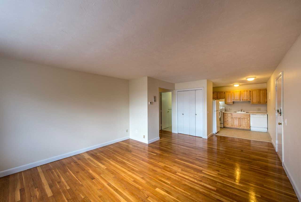 85 Gardner St - Photo 3 of 13