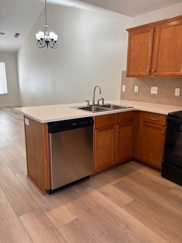1334 Stoney Creek Ln - Photo 7 of 23